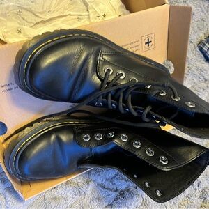 Dr martens size 7 big kids in great shape